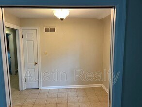 591 W Lockwood Ave in Webster Groves, MO - Building Photo - Building Photo