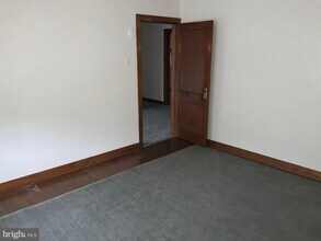 521 E Broad St, Unit APT 2 in Tamaqua, PA - Building Photo - Building Photo