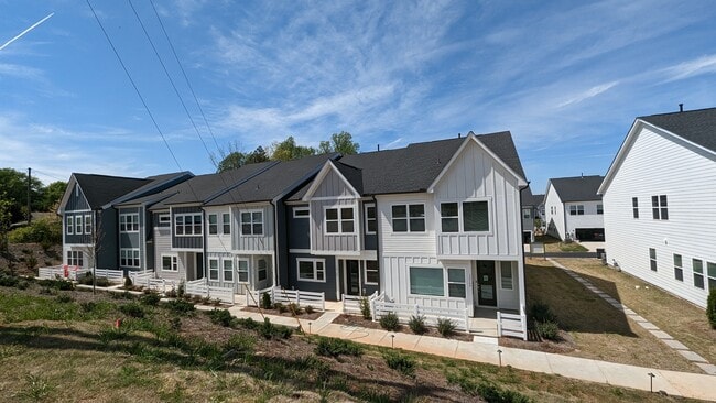 1276 Brawley School Rd in Mooresville, NC - Foto de edificio - Building Photo