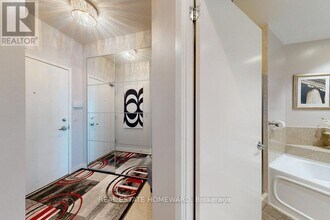 218 Queens Quay W in Toronto, ON - Building Photo - Building Photo