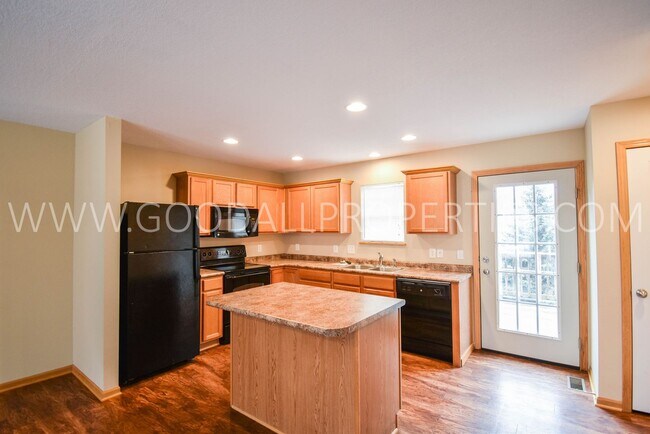 15404 Townsend Ave in Urbandale, IA - Building Photo - Building Photo