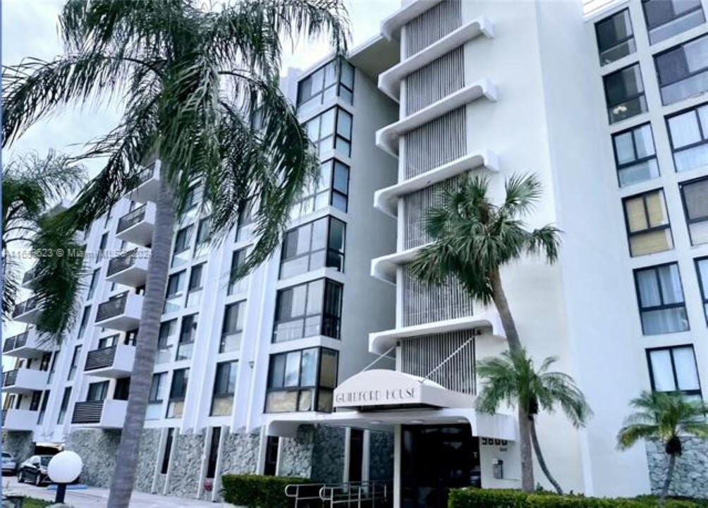 9800 W Bay Harbor Dr, Unit 704 in Bay Harbor Islands, FL - Foto de edificio