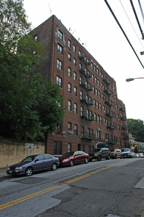 Park Plaza in Yonkers, NY - Building Photo