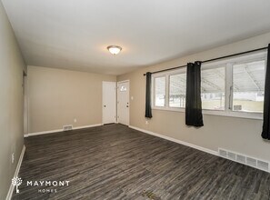 37 Orrville Ave in Cuyahoga Falls, OH - Foto de edificio - Building Photo