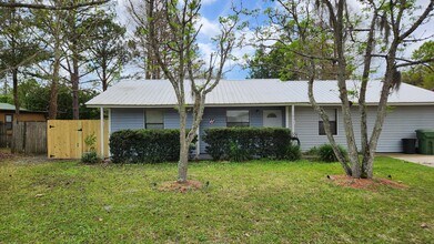 7011 Foxwood Ln in Palatka, FL - Building Photo - Building Photo