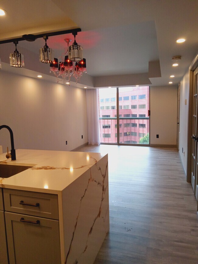 4808 Moorland Ln in Bethesda, MD - Building Photo - Building Photo