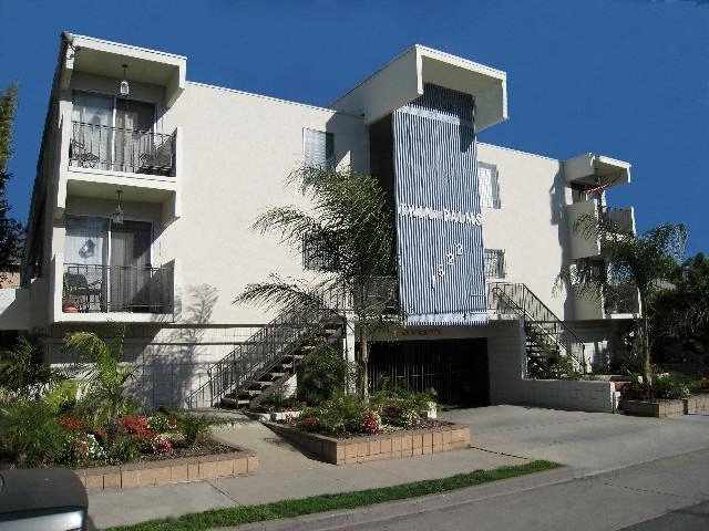 Twin Palms Apartments in Long Beach, CA - Building Photo - Building Photo