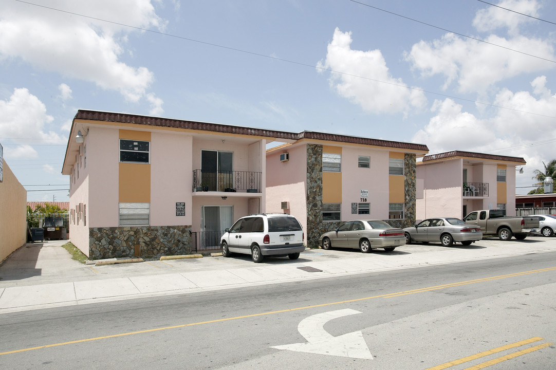 Rebera Apartments in Hialeah, FL - Building Photo