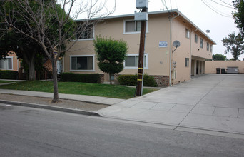 44-70 Evandale Ave in Mountain View, CA - Building Photo - Building Photo