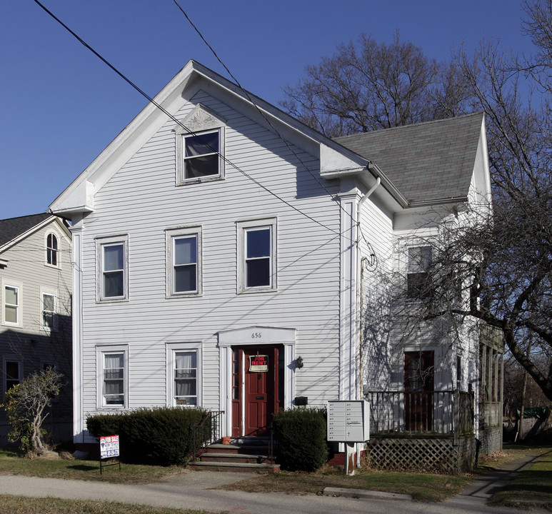 656 Main St in Warren, RI - Building Photo