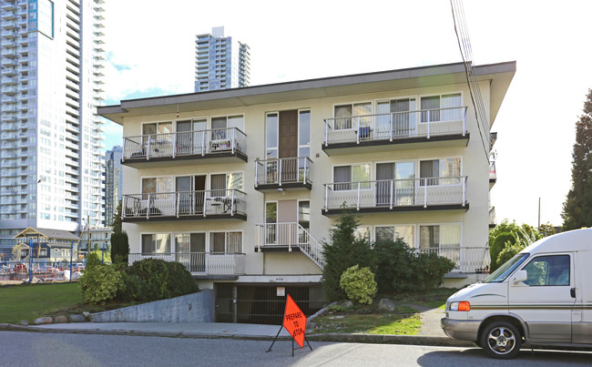 6433 McKay Ave in Burnaby, BC - Building Photo - Building Photo