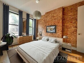 True 4 Bedroom layout — no flex, no railroad - Massive full-floor basement with second private entra in Brooklyn, NY - Foto de edificio - Building Photo