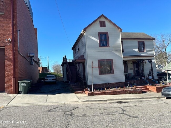 property at 117 N Lawrence St