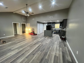 167 Ballard Dr in Nacogdoches, TX - Foto de edificio - Building Photo