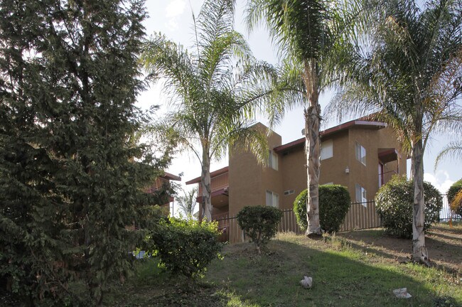 218-222 W Olive Ave in La Habra, CA - Building Photo - Building Photo