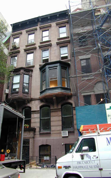 17 E 77th St in New York, NY - Building Photo