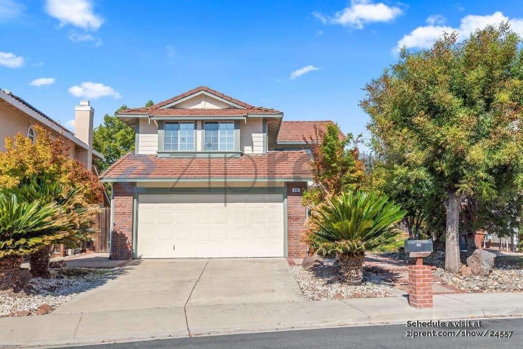 493 Altamont Dr in Milpitas, CA - Building Photo