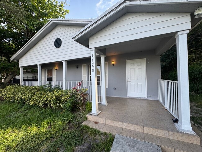 22250 Miami Ave in Miami, FL - Building Photo - Building Photo