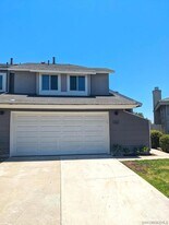 343 Rolling Hills Ln in San Marcos, CA - Building Photo