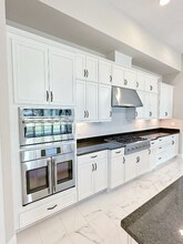 10530 Meadowrun Dr in Lithia, FL - Foto de edificio - Building Photo