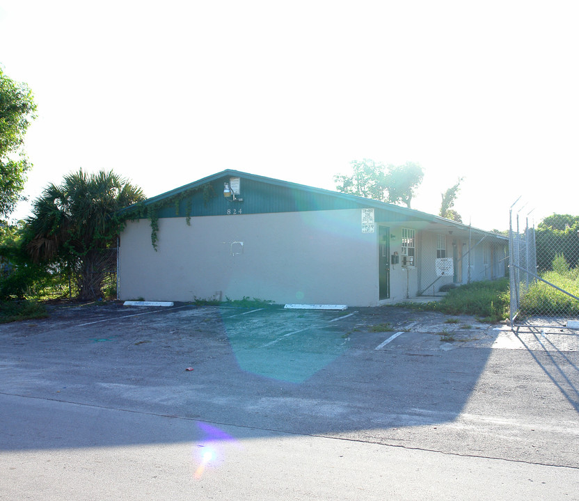 816-824 NW 1st Ave in Fort Lauderdale, FL - Building Photo