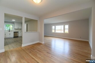 90 Bank St, Unit 02-231 in Elmwood Park, NJ - Building Photo - Building Photo