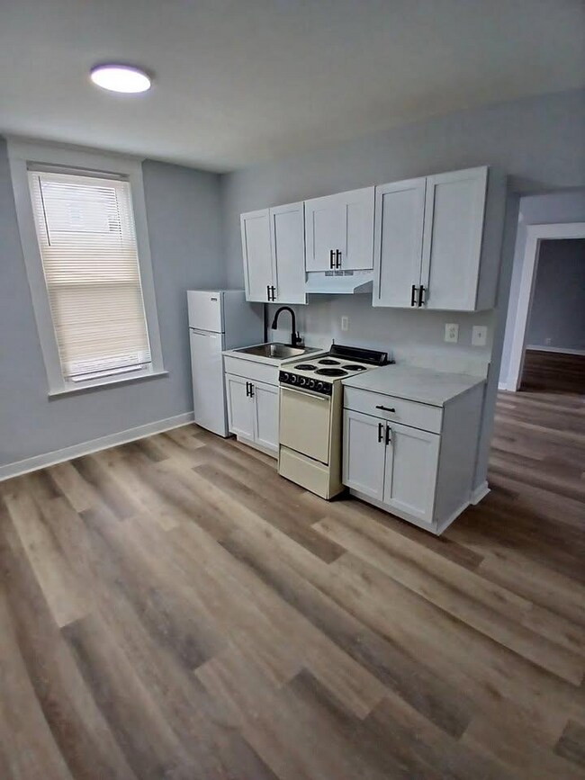 3 E Elm Ave in Baltimore, MD - Building Photo - Building Photo