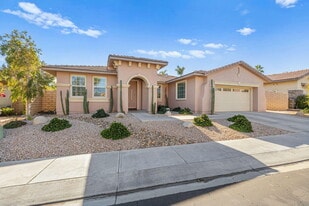 196 Via San Lucia in Rancho Mirage, CA - Building Photo
