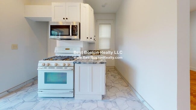 202 Baker St in Boston, MA - Building Photo - Building Photo