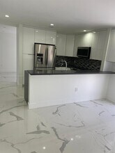 7030 SW 41st Pl in Davie, FL - Building Photo - Building Photo