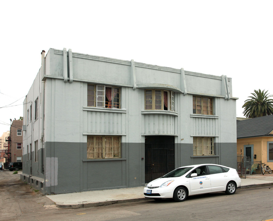 322 Daisy Ave in Long Beach, CA - Building Photo