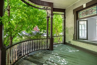 Laurier Apartments in Ottawa, ON - Building Photo - Interior Photo