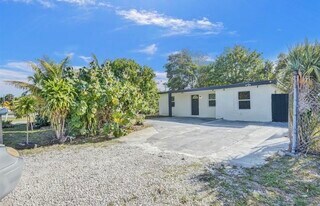 1632 Lauderdale Manor Dr, Unit B in Fort Lauderdale, FL - Building Photo