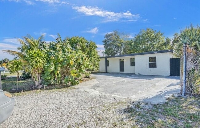 property at 1632 Lauderdale Manor Dr