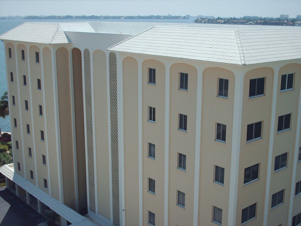 Bay Point in Sarasota, FL - Building Photo