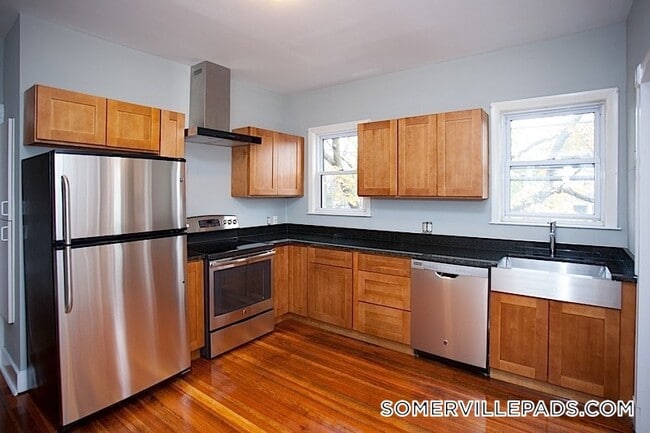 41 Belknap St in Somerville, MA - Building Photo - Building Photo