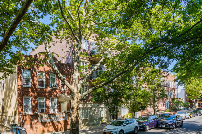 1570 W 10th St in Brooklyn, NY - Foto de edificio - Building Photo