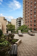 Observer Park in Hoboken, NJ - Foto de edificio - Building Photo