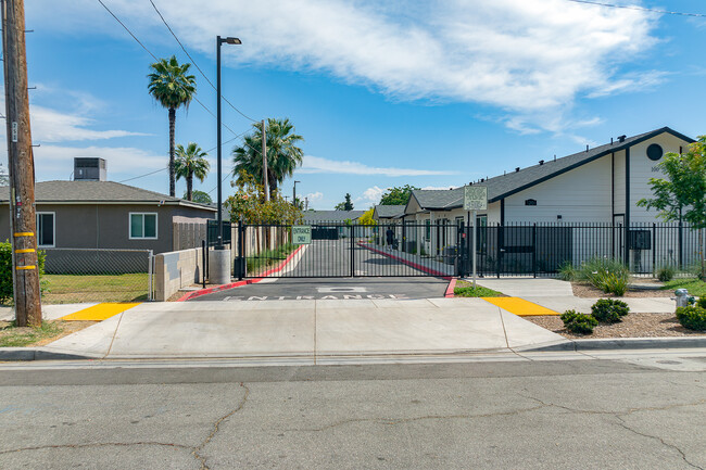 6th Street Apartments in Bakersfield, CA - Building Photo - Building Photo