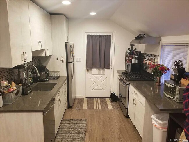 property at 533 E Market St