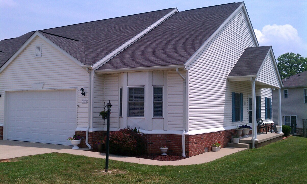 1425 W Westwind Ct in Bloomington, IN - Building Photo