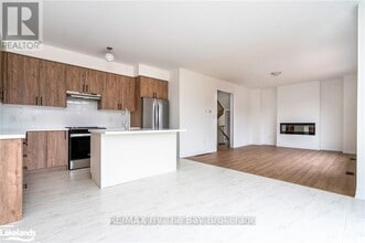 24 Simona Ave in Wasaga Beach, ON - Building Photo - Building Photo