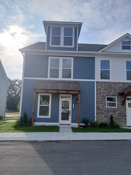 1911 Cypress Ln in Cleveland, TN - Building Photo