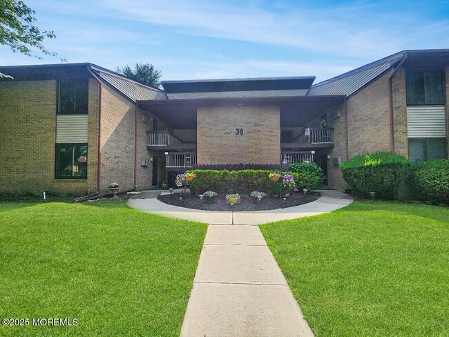 property at 38 Meadow Green Cir