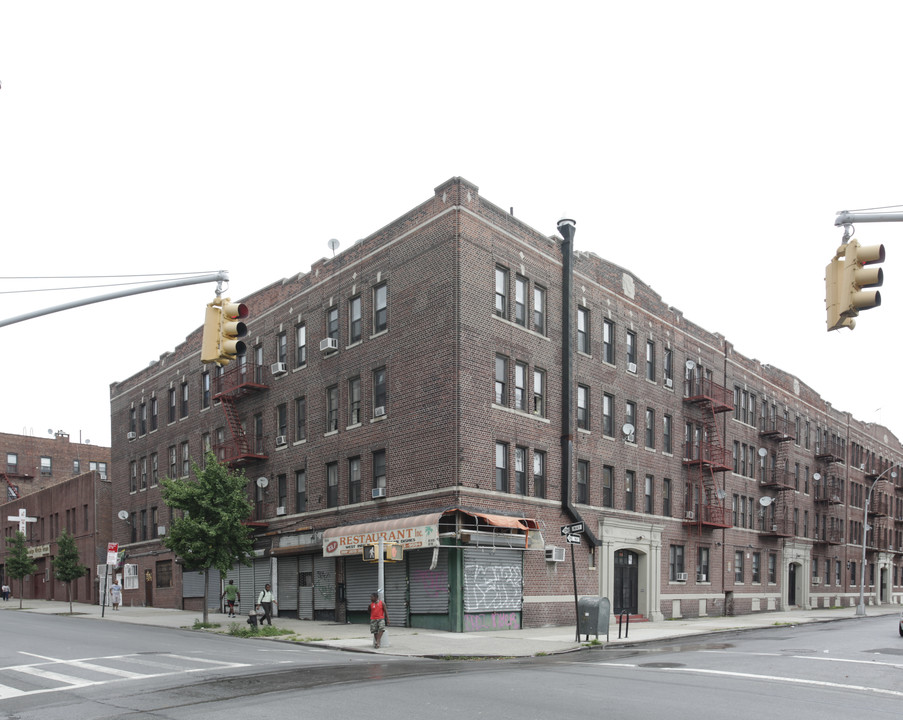 Harding Court in Brooklyn, NY - Foto de edificio