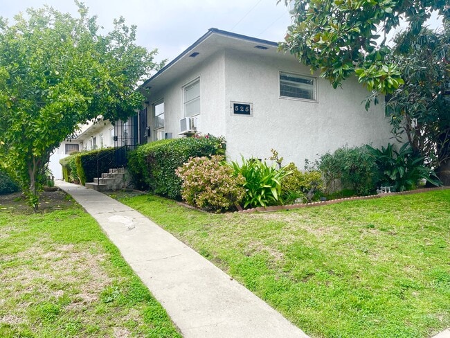 525 E Valencia Ave, Unit B in Burbank, CA - Foto de edificio - Building Photo