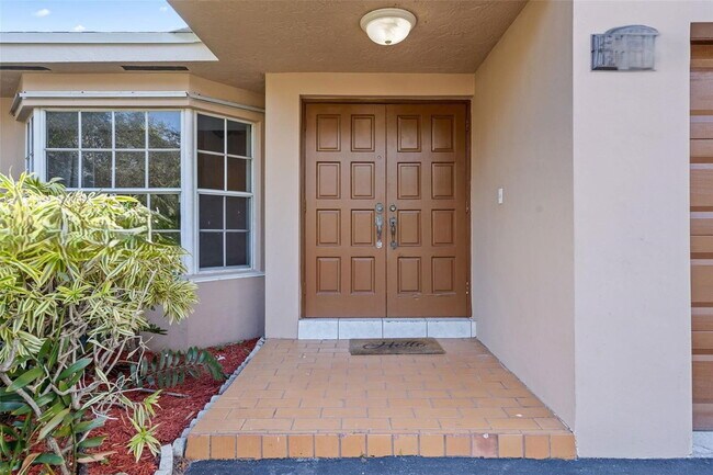 9034 SW 163rd Terrace in Palmetto Bay, FL - Building Photo - Building Photo
