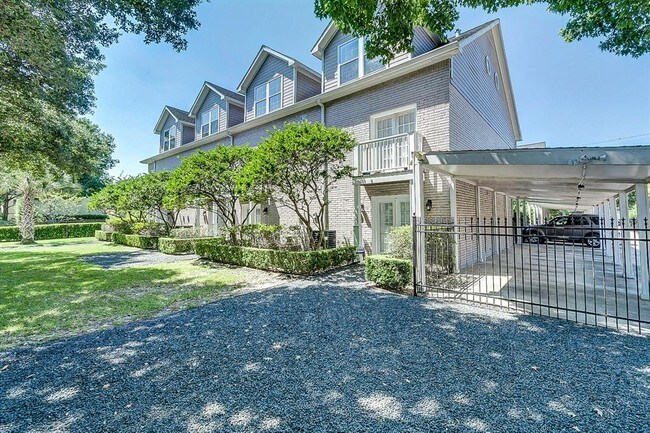 property at 1621 Heights Blvd