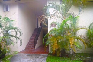 13714 SW 90th Ave in Miami, FL - Building Photo