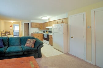 Royal Crest Marlboro in Marlborough, MA - Foto de edificio - Interior Photo